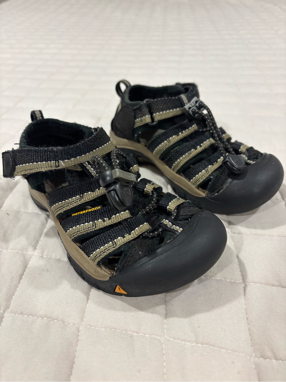 Keen Newport H2 Kids Black Tan Closed-Toe Sandals Washable Measures Boys 12